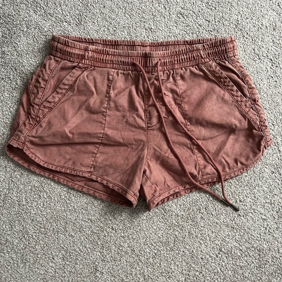 Evereve Women's Casual Rust Shorts (Brand is Level 99) - Picture 1 of 4